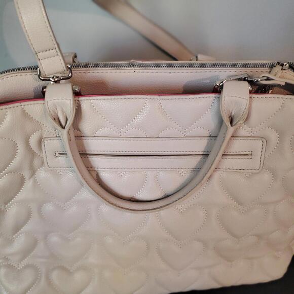 Betsey Johnson large shoulder bag cream w/silver hardware pink/multi interior - Picture 3 of 8